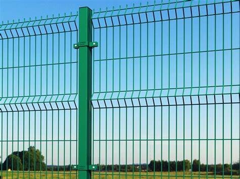 Curvy 3D Triangle Galvanized Welded Wire Mesh Fence PVC Coated