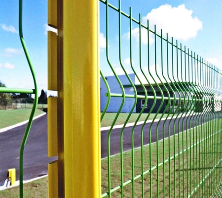 Curvy 3D Triangle Galvanized Welded Wire Mesh Fence PVC Coated